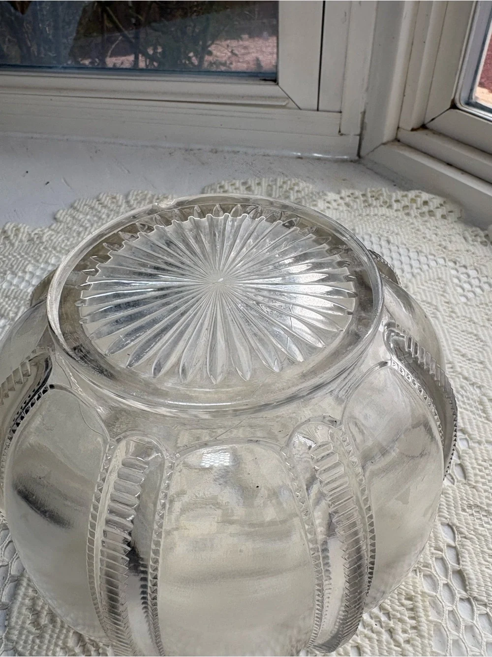 Clear Glass Decorative Rose Bowl Vase - Classic Ribbed Design